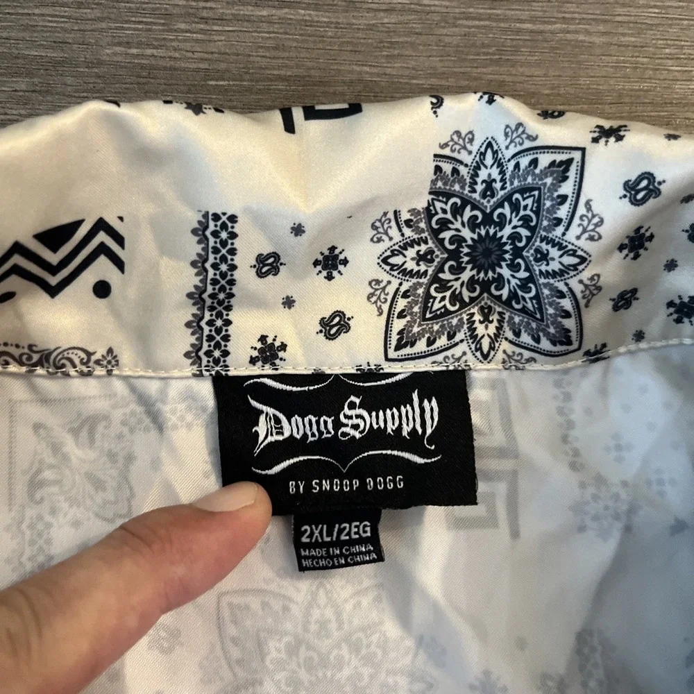 Dogg Supply by Snoop Dogg Mens 2XL Long Sleeve Pajama Top Cream Bandana Print